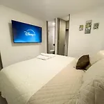 2 cuartos AC y piscina