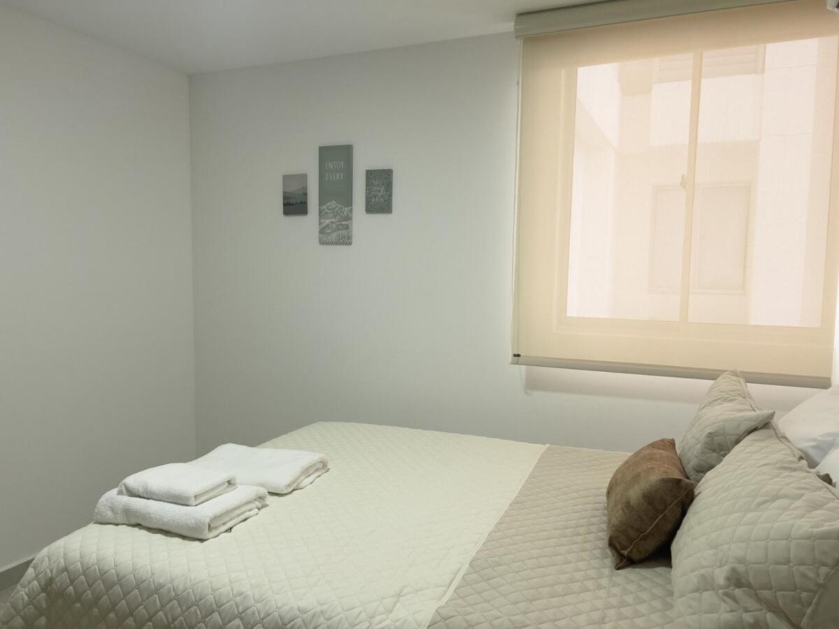 2 Cuartos Ac Y Piscina * Cartagena